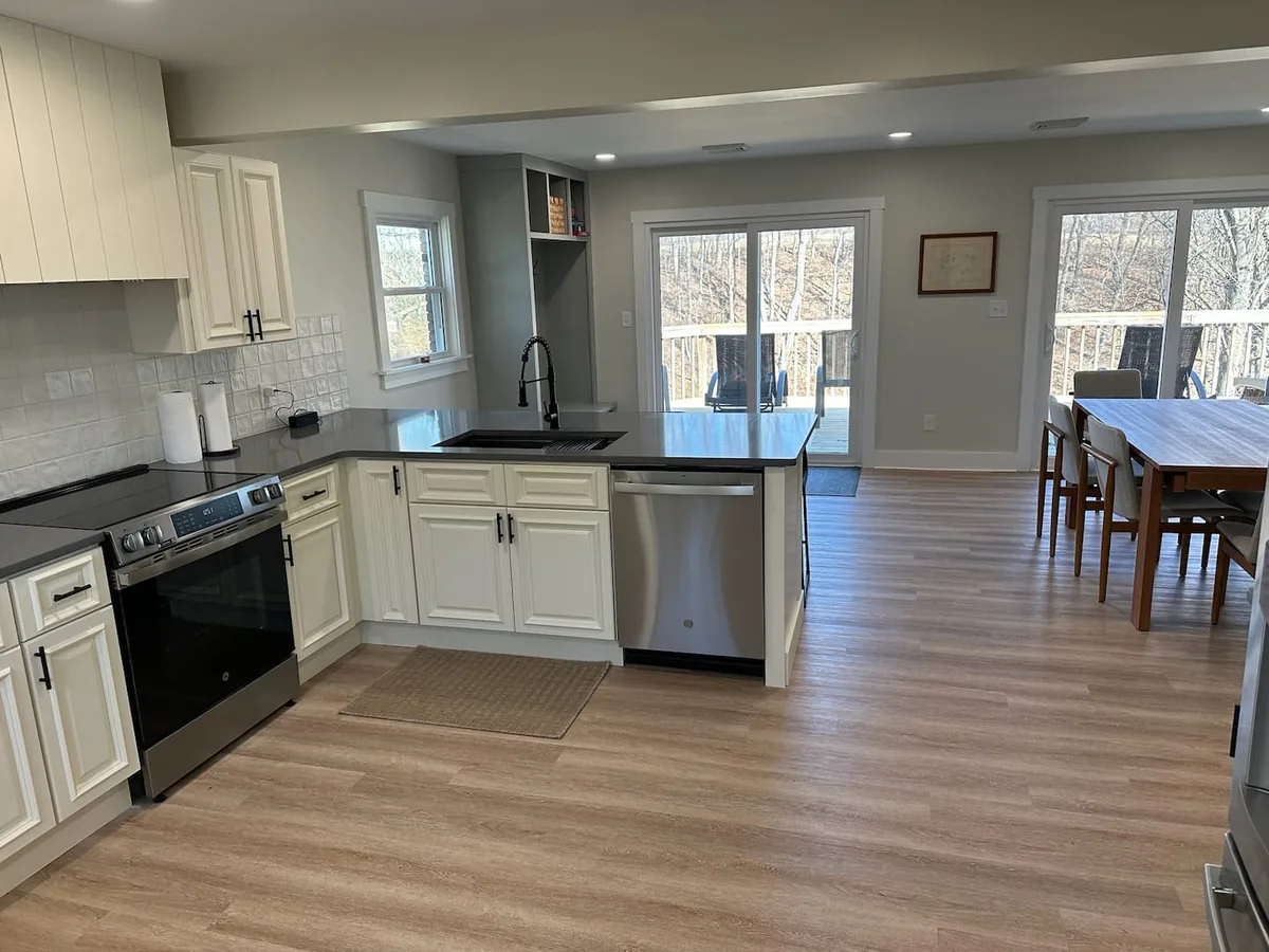 Updated kitchen at Ferncliff Cottage