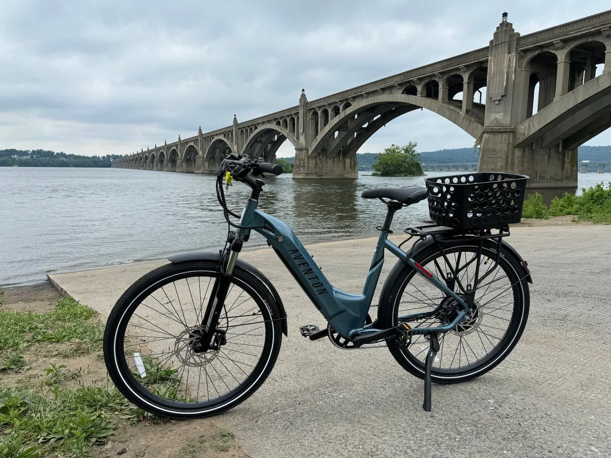 Bike on the Northwest River Trail near the Columbia bridge